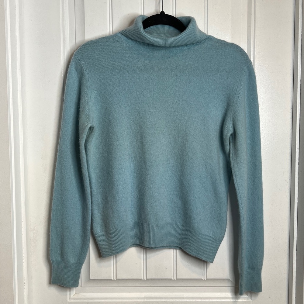 Apt. 9 Women's Light Blue 100% Cashmere Turtleneck Sweater. Size‎ Large.